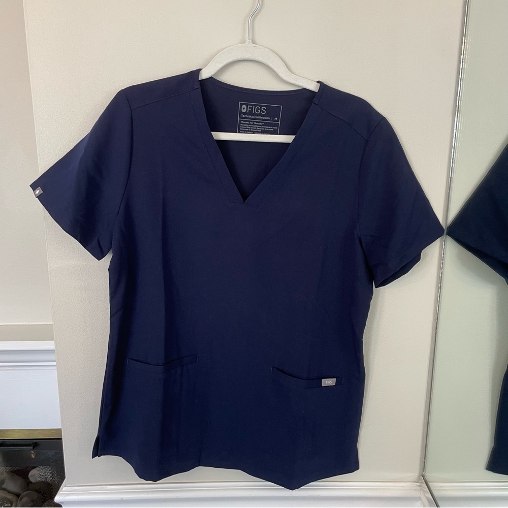 FIGS Navy Scrub Top | Medium